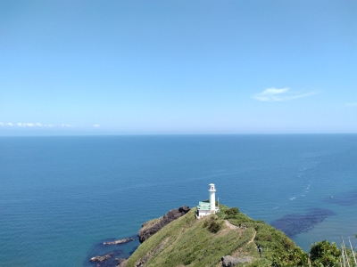日本海と灯台