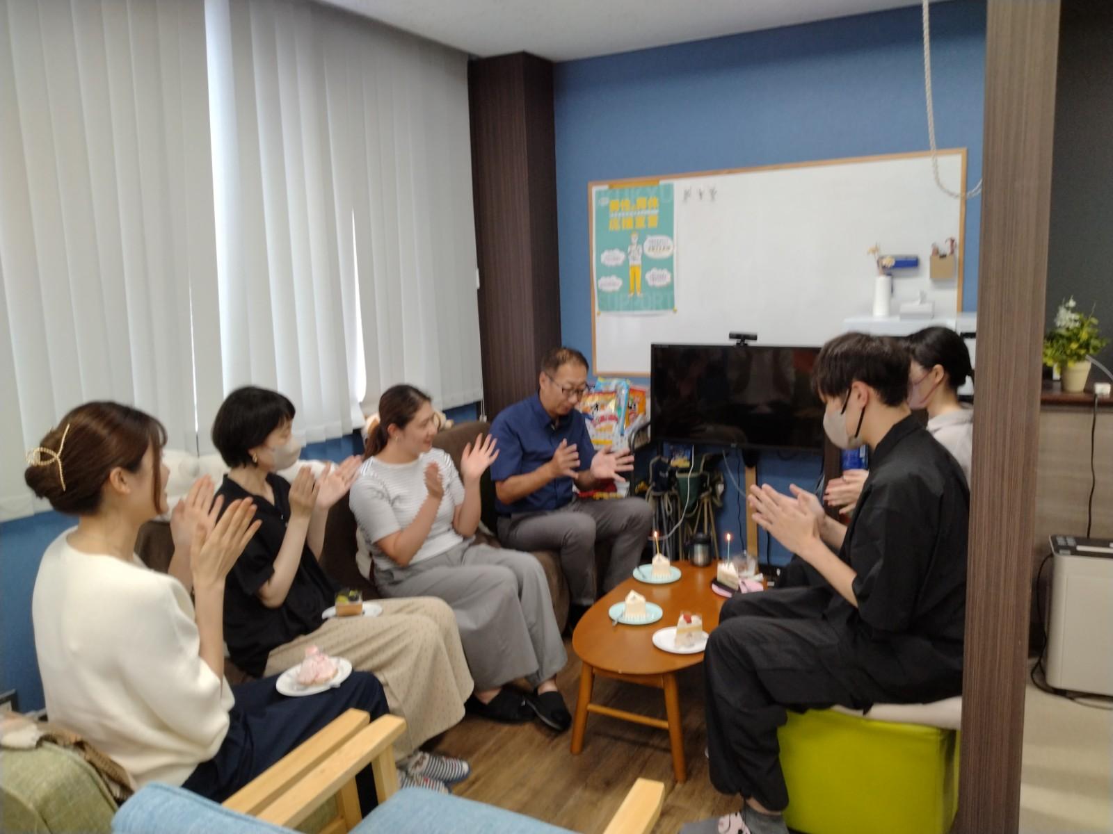 バースデーソング合唱の様子